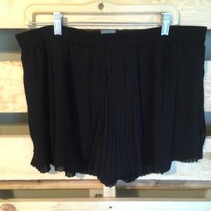 🌸H & M black pleated shorts elastic waist Large